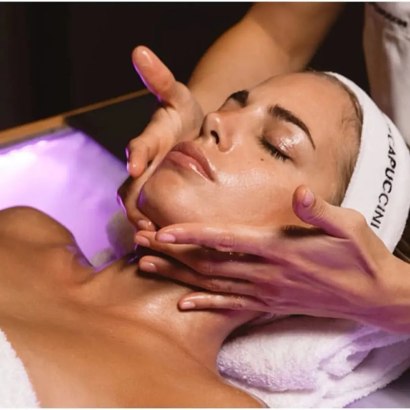 Tratamiento facial reafirmante Timexpert Lift aplicado por una profesional